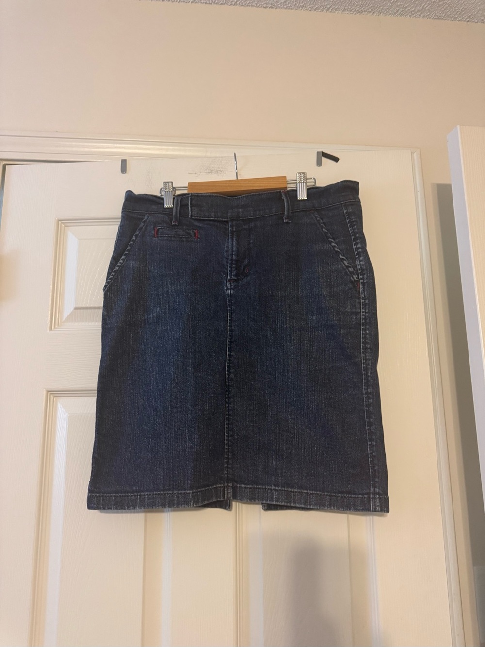 Old Navy - Classic Dark Blue Denim Skirt - Women Sz 8
